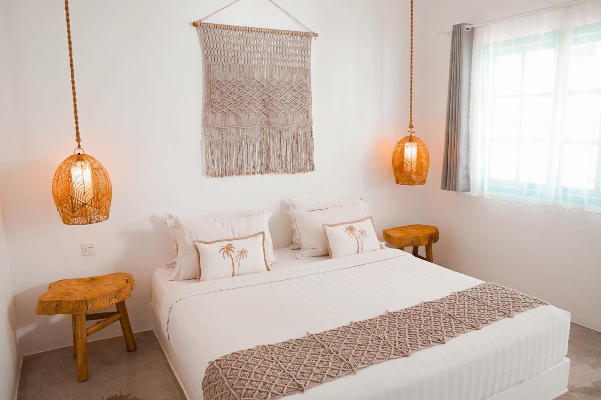 Seaesta Komodo & Hotel 4*